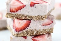 Paleo No-Bake Strawberry Cheesecake Delights