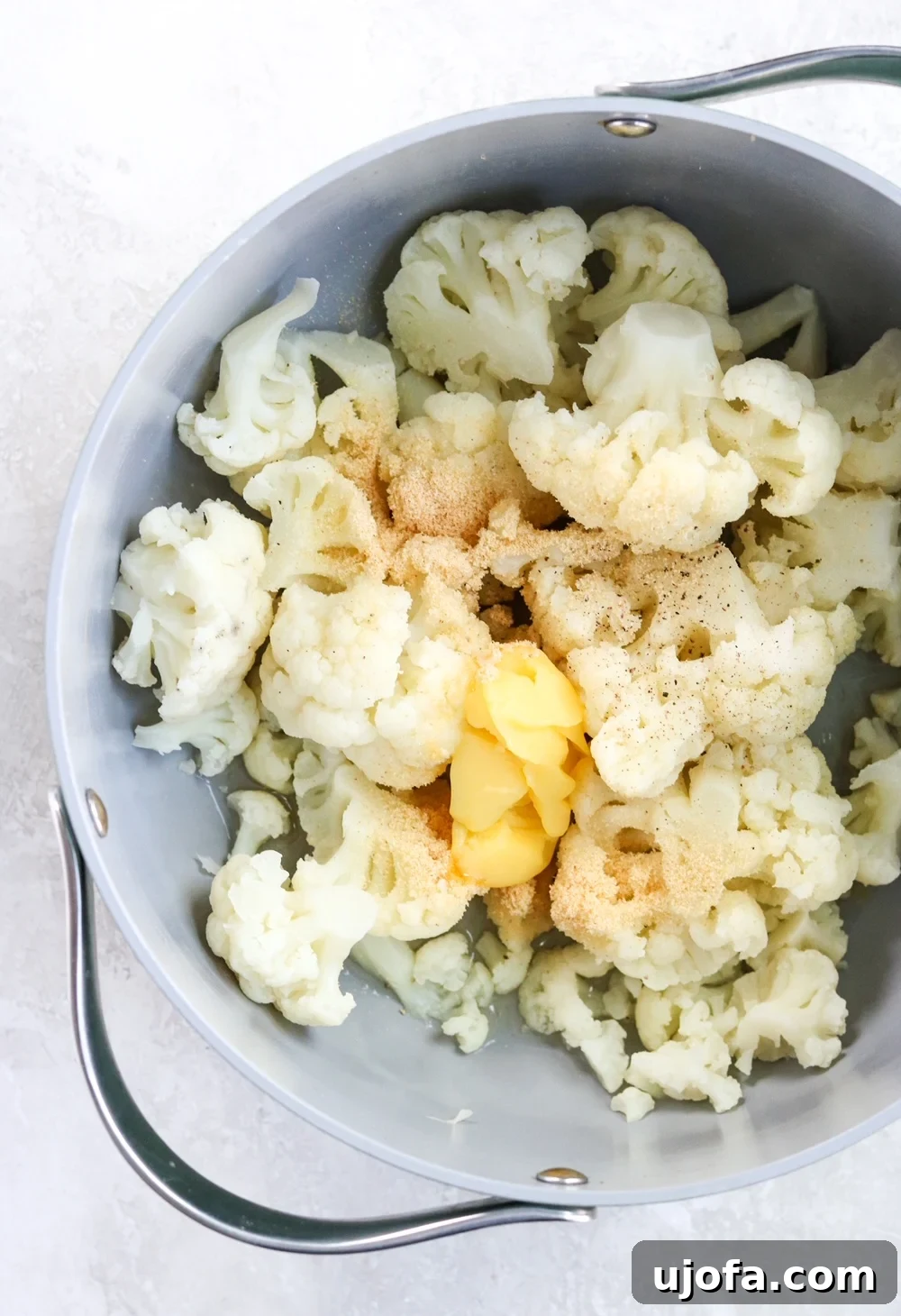 Cauliflower, ghee, broth, garlic powder, and salt in a pot